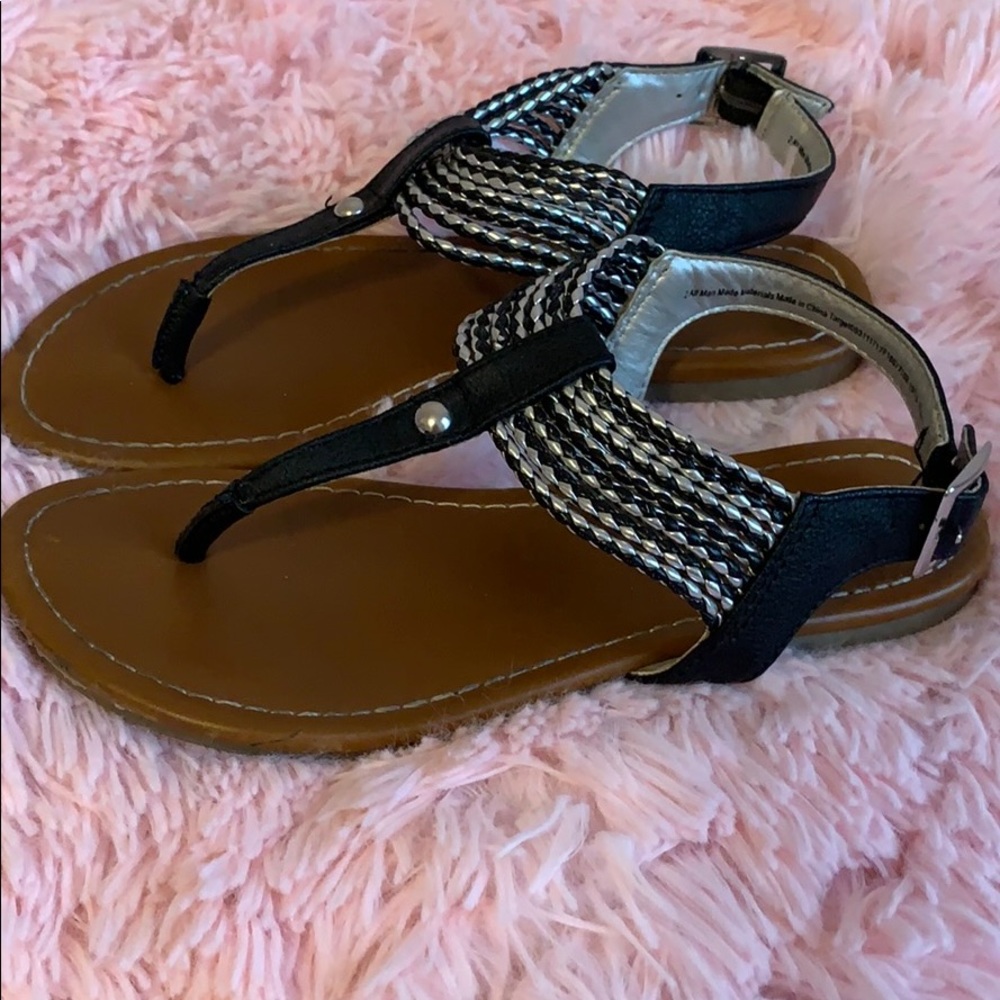 Cherokee size 2 girls sandals
